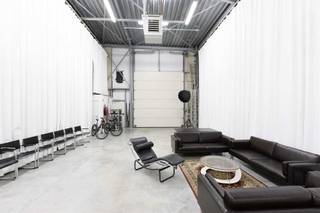 Quares - TREVI Groep presenteert :Moderne kantoor- en opslag ruimte.Wat dit pand zo uniek maakt is de combinatie tussen loods en burelen. Hierdoor...