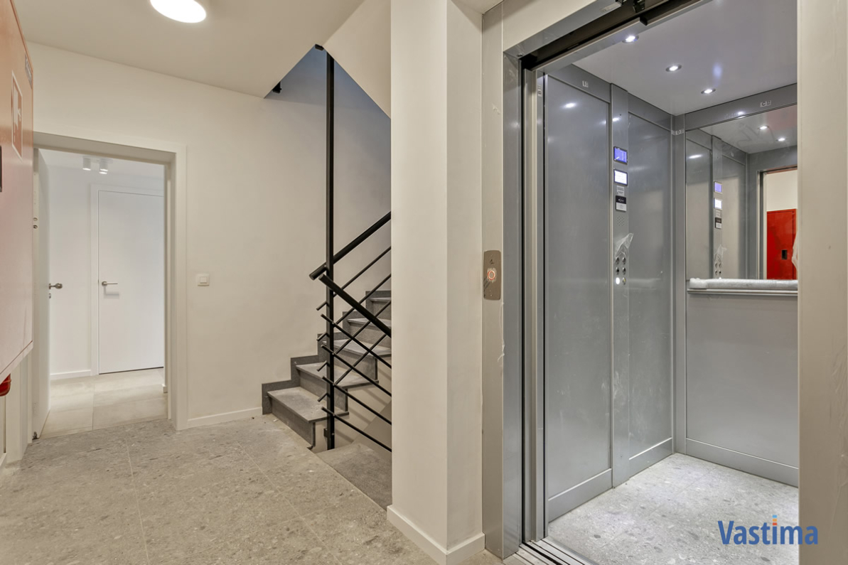 Recent appartement met 2 slaapkamers, terras en autostaanplaats - foto 2