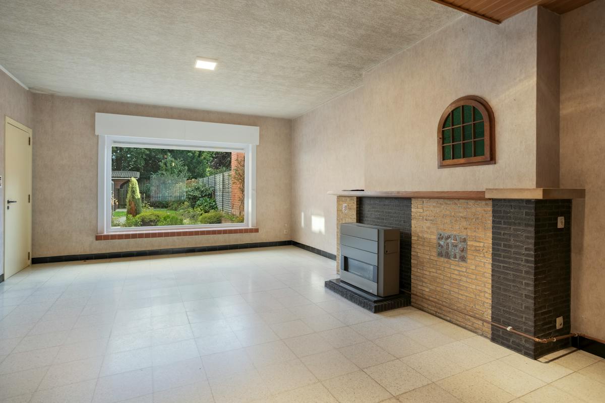 Ruim huis met potentieel centraal te Roeselare! - foto 3