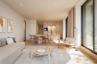 VIVRE AVEC STYLE AU CŒUR D'OSTENDE: SUPERBE APPARTEMENT AVEC 2 CHAMBRES ET TERRASSE ORIENTEE AU SUD AU DEUXIEME ÉTAGE!<br /><br />Ce superbe appartement au deuxième étage de l'Avenue George offre une combinaison unique de vie élégante et d'équipements modernes, situé dans le cœur vibrant de la ville côtière d'Ostende. Avec une surface habitable de 81,5 m², cet appartement propose des pièces spacieuses et bien conçues, idéal pour ceux qui recherchent luxe et confort au bord de la mer.<br /><br /><u>Caractéristiques principales de l'appartement:</u>
<ul>
	<li>2 chambres: Chambres spacieuses et lumineuses, créant une atmosphère calme et relaxante.</li>
	<li>1 salle de bain: Salle de bain moderne, équipée de matériaux de haute qualité pour un confort optimal.</li>
	<li>81,5 m² de surface habitable: Espaces de vie bien agencés pour un maximum de confort et de commodité.</li>
	<li>9 m² de balcon et terrasse: Terrasse orientée au sud et balcon agréable, parfaits pour profiter du plein air et de la lumière du soleil.</li>
</ul>
<br />Cet appartement est parfait pour ceux qui recherchent un environnement paisible avec toutes les commodités à proximité. Les finitions de haute qualité et les technologies écoénergétiques, comme le chauffage par le sol et les panneaux solaires, en font un choix durable et tourné vers l'avenir. Idéalement situé le long de la verdoyante Koninginnelaan, la plage, les attractions culturelles comme les Trois Fous Rires et le jardin japonais, ainsi que l'arrêt du tram côtier, se trouvent à seulement 100 mètres. Avenue George offre une opportunité unique de vivre dans un appartement qui allie luxe, confort et vie côtière.<br /><br />Option supplémentaire: Une place de parking (P2) peut être achetée pour 49.500 EUR.