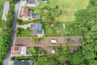 Prachtig perceel van 9a57 voor een halfopenbebouwing met een straatbreedte van 11m en diepte van +/- 85m. <br />Gelegen in een groene omgeving in het pittoreske Sint-Anna-Pede.<br />Makkelijke toegang tot de Ring RO en openbaar vervoer (metro en bus). <br /><br />Bouwmogelijkheden: <br />bouwdiepte gelijkvloers: maximum 16m <br />bouwdiepte verdieping: maximum 10m<br />bouwbreedte maximaal 7m <br /><br />Dakhelling, nok-en kroonlijsthoogte dienen overeen te stemmen met het gebouw rechts waarmee dient aangesloten te worden. <br />Aanbouw met eigen muur zodat achteruitbouw in lijn komt met nieuwe woningen in de buurt.<br /><br />Stedenbouwkundige voorschriften en plan te raadplegen onder "documenten". <br /><br />Geen vergunning uitgereikt - Woongebied - Geen rechterlijke herstel- of burgerlijke maatregel opgelegd - Geen voorkooprecht ruimtelijke ordening aanwezig - verkavelingsvergunning.