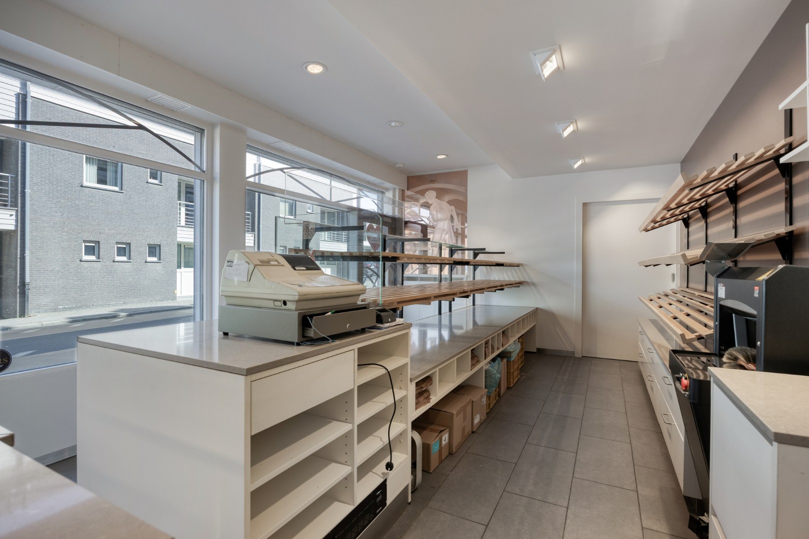 Goed gelegen handelspand met woonst! - foto 4