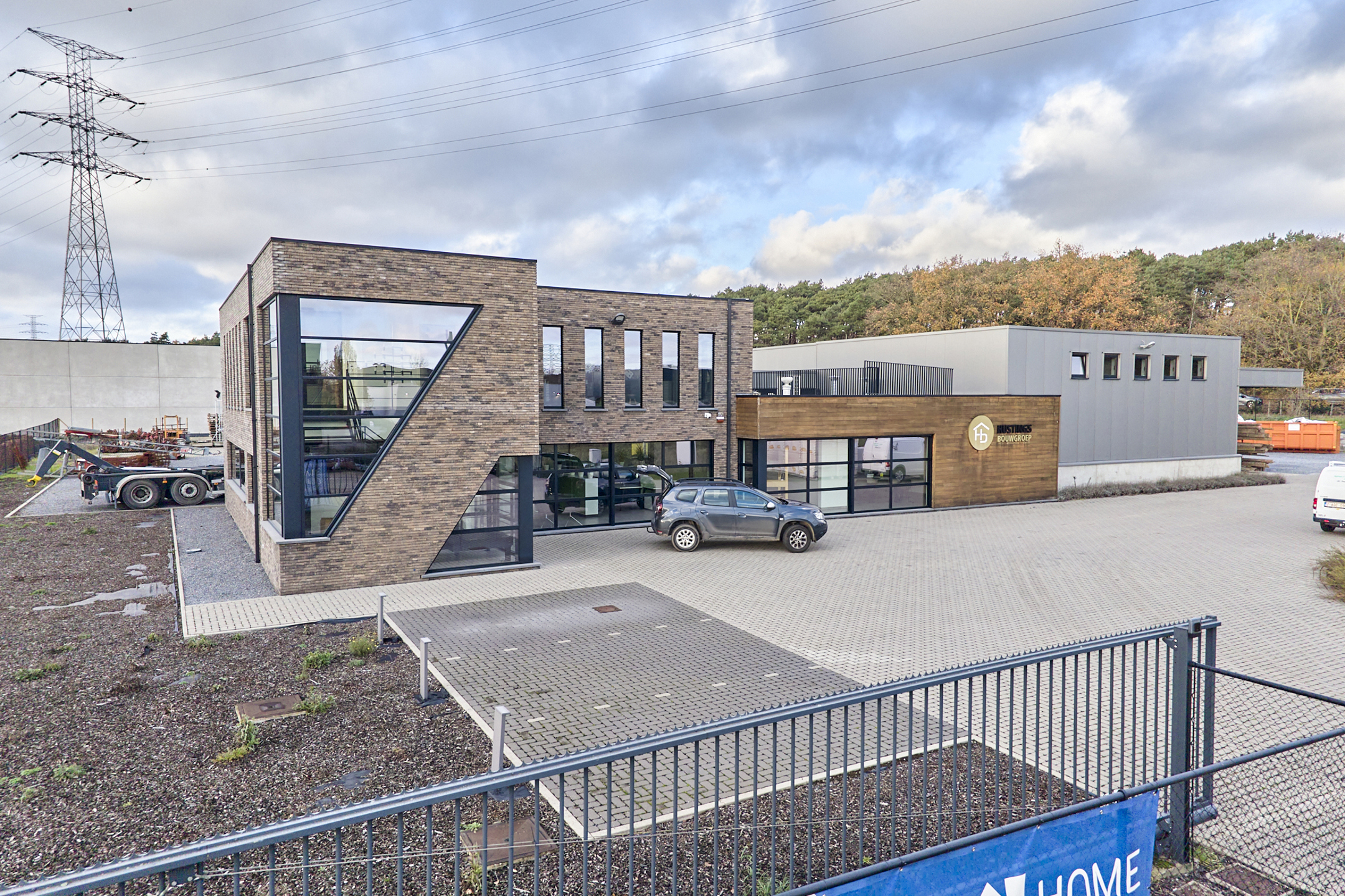 Multifunctioneel bedrijfsgebouw op Genk-Zuid - foto 1
