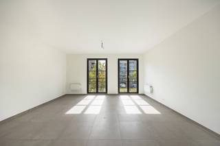 Dit volledig gerenoveerd appartement (2025) op de eerste verdieping bevindt zich op een zeer centrale en gegeerde locatie in Wilrijk, vlak bij...