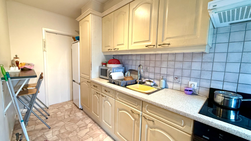 Centraal gelegen, ruim appartement met 2 slaapkamers en balkon - foto 5