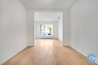 Op zoek naar een fantastische en centraal gelegen woonbuurt? Search no more!Dit heerlijk gelijkvloers appartement maakt deel uit van een...