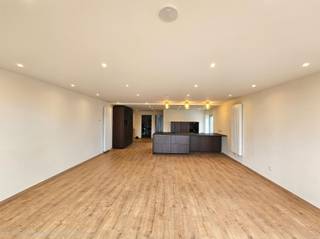 Gerenoveerde woning met 1 slaapkamer, grote tuin en garageDe woning is volledig gerenoveerd, gelegen in een zeer rustige omgeving en nabij de...