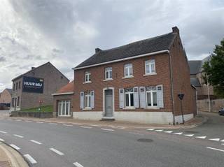 Ruime Woning met Veel Potentieel in het Centrum van Buvingen Gelegen in het gezellige dorp Buvingen, biedt deze woning de perfecte combinatie van...