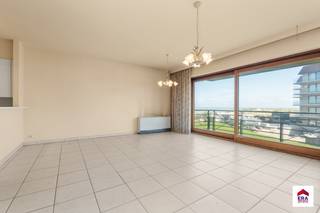 <p><strong>Te koop: appartement met zeezicht te regio groenendijk Oostduinkerke.</strong></p>
<p>Dit appartement bevindt zich in de omgeving groenendijk met prachtig zeezicht en zicht op de duinen. De ligging nabij openbaar vervoer maakt het ideaal voor zowel permanente bewoning als vakantieverblijf. Dankzij de twee badkamers en de twee ruime terrassen geniet u van extra comfort en privacy. De EPC-score C zorgt voor een degelijke energieprestatie. Mogelijkheid tot aankoop van een gesloten garagebox.<br /> </p>
<p><strong>Belangrijkste ruimtes:</strong><br />• Woonkamer met grote ramen en uitzicht op zee<br />• Keuken met functionele indeling<br />• Twee slaapkamers<br />• Badkamer met ligbad<br />• Badkamer met douche<br />• Terras aan voor- en achterzijde<br />• Berging voor extra opslag<br />• Inkomhal<br />• Apart toilet</p>
<p> </p>
<p><strong>Troeven:</strong><br />• Uniek zeezicht en zicht op de duinen<br />• Twee badkamers voor optimaal comfort<br />• Mogelijkheid tot aankoop gesloten garagebox</p>
<p> </p>
<p>Neem vandaag nog contact op met je ERA-makelaar voor een bezoek.</p>
<p> </p>
<p>JOUW DROOMAPPARTEMENT. ZO GEVONDEN!</p>