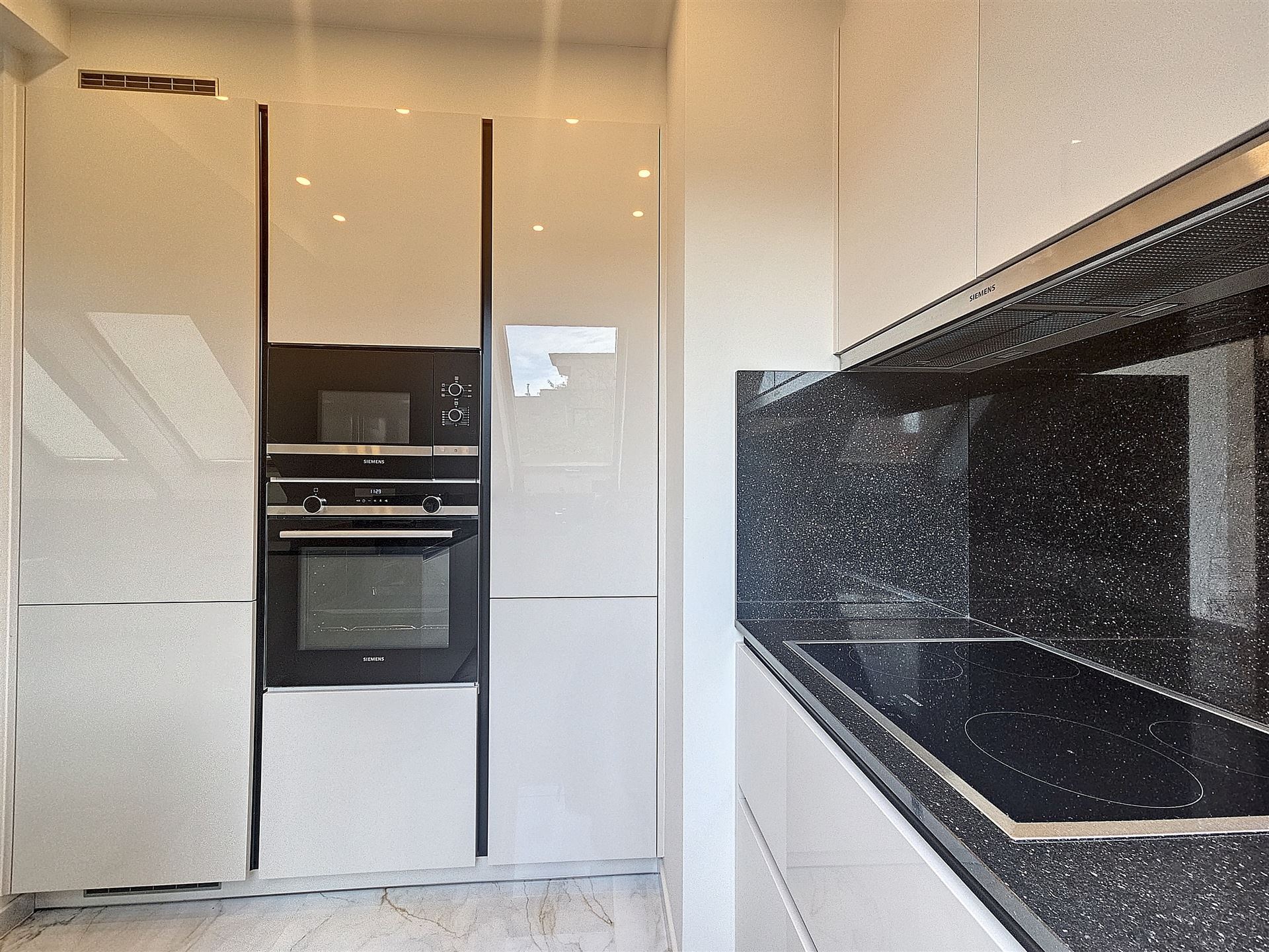 Ruime penthouse met 3 slpks, 2 badkamers en staanplaats - foto 4