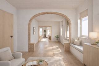 <p>Op een gegeerde locatie in Moortsele bevindt zich deze woning op een ruim perceel van 780 m² met zuidwestelijke oriëntatie, ideaal om optimaal van zon en tuin te genieten.</p><p>De woning beschikt momenteel over 3 slaapkamers en biedt heel wat potentieel voor wie op zoek is naar een renovatieproject. Mits een grondige renovatie kan hier een prachtige gezinswoning gerealiseerd worden. Bovendien biedt de zolderruimte de mogelijkheid om een extra slaapkamer of bijkomende ruimte te creëren.</p><p>Met de ruime tuin, de goede ligging en de uitbreidingsmogelijkheden vormt dit pand een interessante opportuniteit voor renovatie of investering.</p><p>EPC: label D.</p><p>Belangrijk: Deze woning wordt uitsluitend samen verkocht met de aanpalende woning nr. 31.</p><p>Totale vraagprijs voor beide woningen samen: €500.000.</p><p>Ben je op zoek naar een project met potentieel op een toplocatie in Moortsele? Contacteer ons gerust voor meer informatie of een bezoek ter plaatse.</p>
