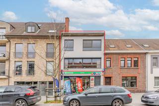 Dit ruime, instapklare én energiezuinige appartement vinden we terug in hartje centrum van Kasterlee aan het dorpsplein vlakbij winkels,...