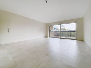 LOCATION:The apartment is located in the center of Aalter near the station. Here you can enjoy the motorways that Aalter has to offer towards...