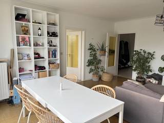 Karaktervol appartement op de 7e verdieping, gelegen tegenover het Citadelpark, vlotte verbinding met het openbare vervoer, grootwarenhuizen in...