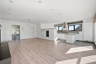 Instapklaar duplex appartement met 3 slaapkamers in hartje Betekom Dit prachtige duplex appartement is ideaal gelegen in het centrum van Betekom, met...