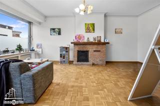 Appartement spacieux et lumineux d'environ 100 m² à proximité du centre de Saint-Nicolas.La propriété comprend un grand espace de vie avec une...