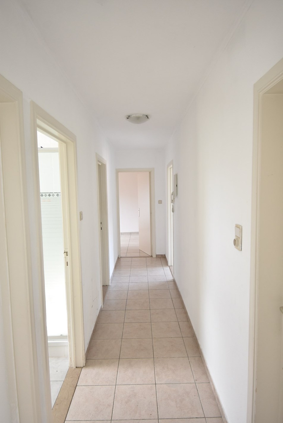 Degelijk appartement met 2 slaapkamers in centrum Hoeselt - foto 4