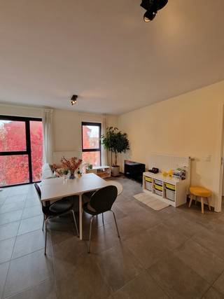 <p>Are you looking for an apartment in a unique location with a living area of approximately 80 m² and 2 bedrooms? Look no further! This apartment, located at Wolfabriekplein 1, has everything you’re looking for. Feel free to come to the open house on Monday evening, August 3, from 6:30 p.m. to 8:00 p.m. to take a look around with no obligation—please let Mitch know you’ll be stopping by.</p>
<p></p>
<p>Layout:</p>
<p>- Entryway with separate toilet</p>
<p>- Living room with open kitchen</p>
<p>- Hallway</p>
<p>- 2 bedrooms</p>
<p>- Bathroom with walk-in shower</p>
<p></p>
<p>Special features:</p>
<p>- Large terrace with a beautiful view</p>
<p>- Energy-efficient (EPC A)</p>
<p>- Great location with good transportation links</p>
<p>- Parking space included in the rent</p>
<p>- 75 euros in common area fees per month</p>
<p>- Elevator available in the building</p>
<p></p>
<p>Don’t miss this opportunity—schedule your visit today at mitch.goossens@albert.immo.</p>
<p>At Albert, you’ll feel right at home!</p>
<p></p>