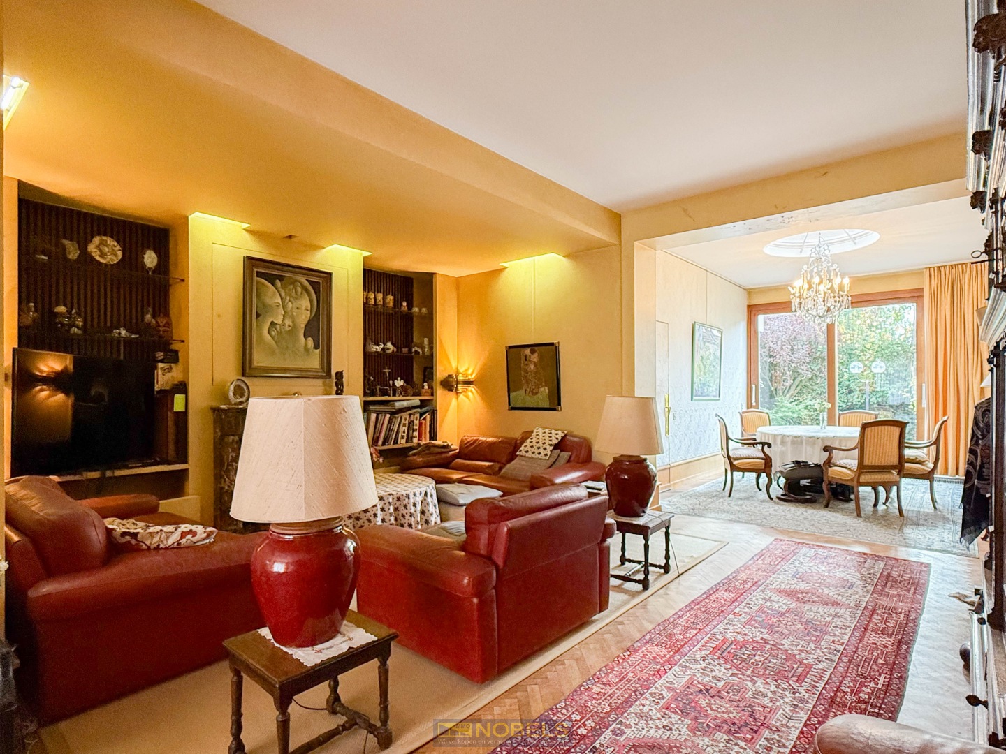 For sale, elegant townhouse of timeless grandeur with marble accents - photo 5