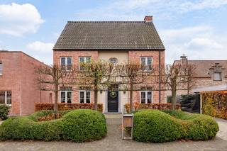 TE KOOP – Itegem | Isschotweg 55 ARuime, instapklare pastorijwoning met bijgebouw op 1 180 m².Deze charmante en uitstekend onderhouden pastorijwoning...