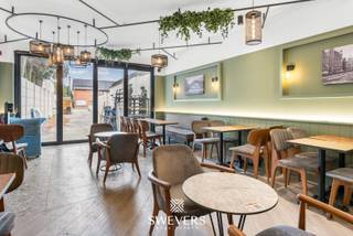 Voor meer info en foto’s, surf naar www.swevers.be – Dit handelspand met appartement aan de Koolmijnlaan 193 in Heusden-Zolder biedt een...