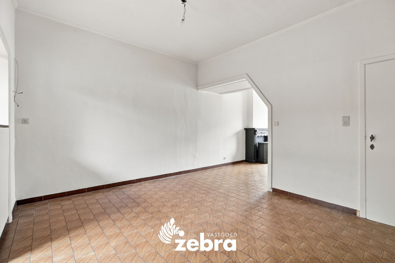 Te renoveren woning met uitweg te Roeselare! - foto 5