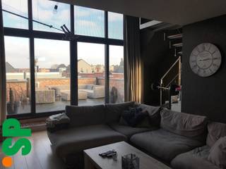 Ruime loft met zeer groot terras te huur op een uitstekende locatie in Wilrijk.Het appartement is gelegen op de tweede verdieping en heeft volgende:...