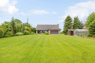 Op zoek naar een alleenstaande woning waar ruimte, rust en comfort centraal staan? Deze verzorgde en instapklare woning combineert een...
