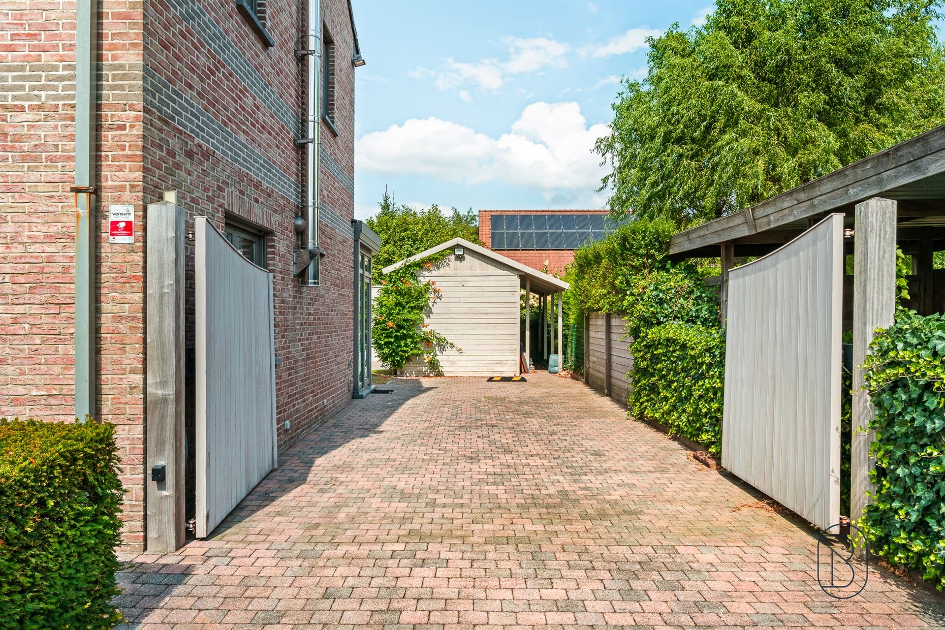 Spacious 5-bedroom family home with garden! - photo 4