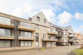 Ruim, instapklaar dakappartement (139m²) met veel lichtinval, rustig  en centraal gelegen, op wandelafstand van het centrum, school en...
