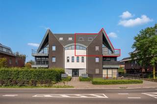 Verrassend ruim appartement op een gunstige locatie te Minderhout / Hoogstraten In een kleinschalig appartementsgebouw bevindt zich dit zeer royale...