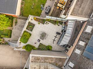 In het hart van Weelde, op een absolute toplocatie, bevindt zich dit instapklare gebouw bestaande uit een handelspand met magazijn en garage op...