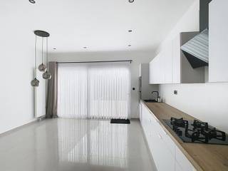 Te huur in Mechelen: een volledig gerenoveerde woning op een uitstekende locatie.De woning verwelkomt je op het gelijkvloers met een inkomhal die...