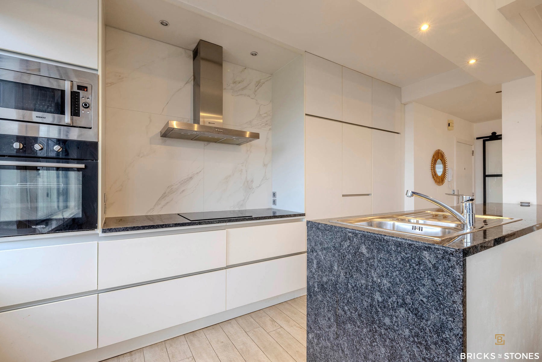 Lichtrijk appartement met terras en open zicht over de stad - foto 4