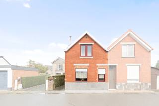 LiggingWelkom in de Staakstraat 21 in Assenede, een belangrijke verbindingsweg op wandelafstand van het levendige gemeentecentrum. Hier geniet je van...