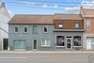 À vendre à Dergneau : maison à rénover, très bien desservie.AGENCEMENT : maison avec grand espace ouvert au rez-de-chaussée et possibilité d'aménager...