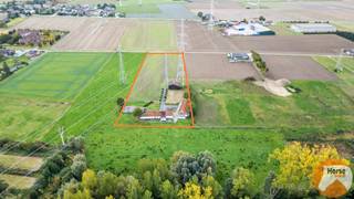 DEINZE - Landbouwwoning met drie bijgebouwen op ruim perceel.In een rustige straat in Deinze bevindt zich deze authentieke landbouwwoning met een...