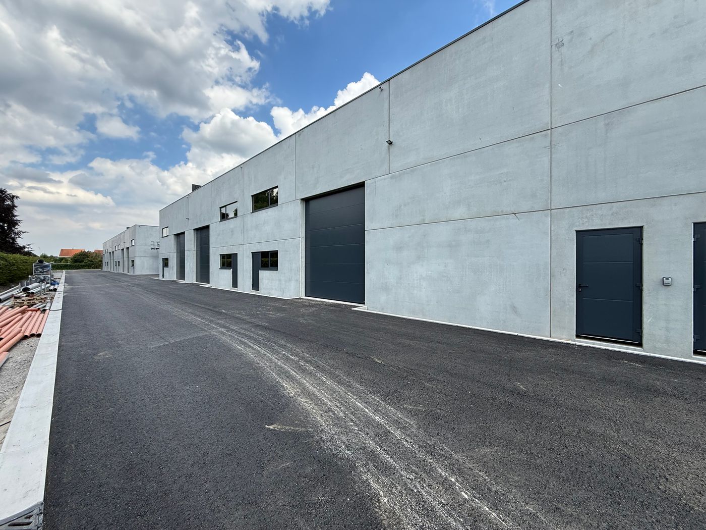 336 m² nieuwbouw KMO-unit op 500 m van de N9 - foto 5