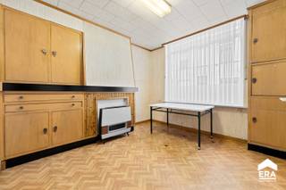 OVER DE WONINGDeze karaktervolle woning in de Landbouwstraat in Roeselare biedt een zee aan mogelijkheden voor wie op zoek is naar een...