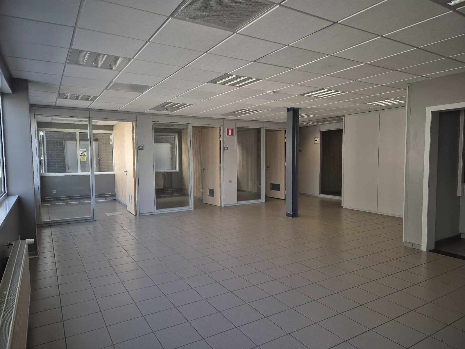 Ruim kantoorgebouw met uitstekende verbinding! - foto 4