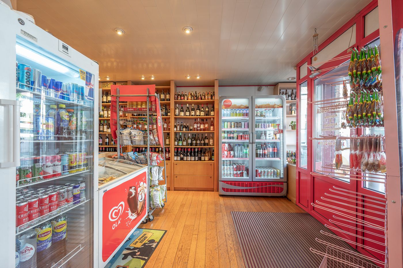 Ruime woning met atelier (65m²) en commerciële mogelijkheid in centrum Sint-Kruis - foto 3