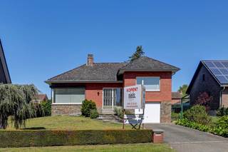 Ben je op zoek naar een open bebouwing op een goede locatie?Dan is dit huis op de Exelgaarden 7 in Heusden vast iets voor u.Het huis heeft een ruime...