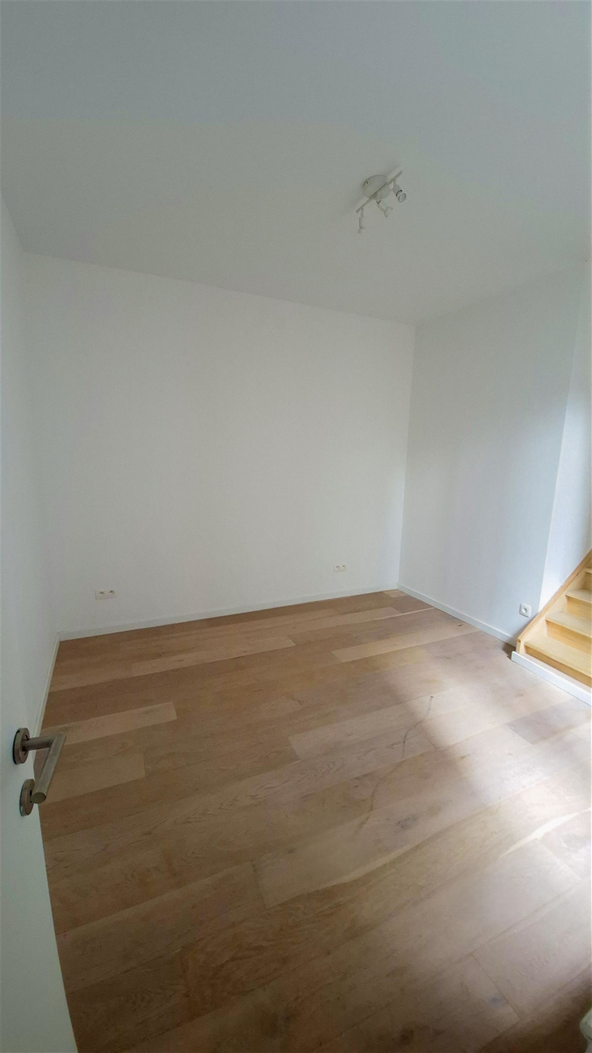 Gerenoveerd appt met slpk. en bureel - foto 5