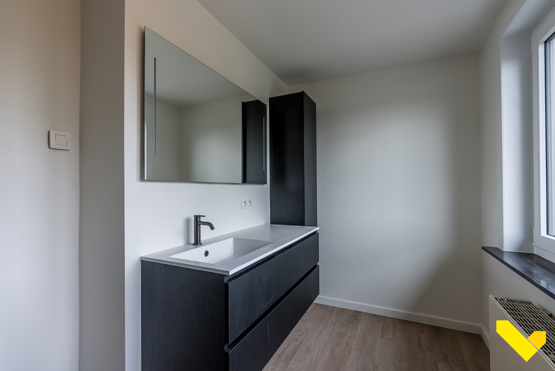 Goed gelegen gerenoveerde woning met 3 slaapkamers  - foto 3