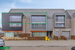 Luxueuze en ruime penthouse (207 m²) met 3 slaapkamers en terras.Dit prachtige en luxueuze penthouse bevindt zich op de tweede verdieping van het...