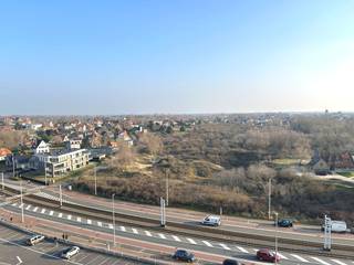 Gerenoveerde studio op het 10de verdiep met prachtig zicht op het hinterland.Indeling: inkom, open keuken en leefruimte uitgevend op een terras over...