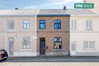 This cozy closed building is located at Abelenstraat 26 in Hasselt and enjoys a quiet location, with the city center a short distance away. Shops, schools and other facilities are also within walking distance, making for a very practical location.The house originally dates back to 1930, but was completely and tastefully renovated in 2019.When entering the house, you enter the entrance hall with separate guest toilet. From here, you have access to the bright living room, which connects to the kitchen with storage. From this living space, you can enjoy a pleasant view of the cozy courtyard, ideal for relaxing in peace and quiet.On the first floor, there are two full bedrooms and a bathroom.A fixed staircase takes you to the attic floor, where there is a third bedroom.A ready-to-move-in home with character in a prime location in Hasselt!The property is offered through the Pre-sale formula. On 09/07/2026 between 16:00 and 18:00, you can come visit the property by appointment and make an offer. The listed price is a starting price. For further information, please contact the property agent.Register of measures: no