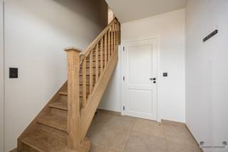 Ruime indrukwekkende gezinswoning met 6 slaapkamers in hartje Sint-Lenaarts. In een rustige doodlopende straat in Sint-Lenaarts staat deze bijzonder...