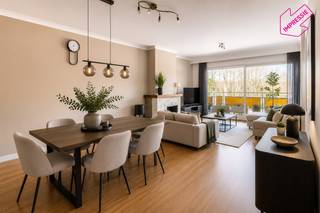 Dit lichtrijke appartement op de 2de verdieping is gelegen aan de Ter Heydenlaan in Deurne, een vlot bereikbare buurt met winkels, scholen en openbaar vervoer op wandelafstand. De ruime living met grote raampartijen geniet van veel natuurlijk licht en geeft toegang tot een terras met groen en open zicht op De Bosuil. De keuken is praktisch ingericht en biedt eveneens toegang tot het terras. Verder beschikt het appartement over 2 slaapkamers en een badkamer met douche in bad, dubbele lavabo en toilet.<br /><br />Met een EPC-label C en de mogelijkheid tot verbetering naar label B door het vervangen van de beglazing, biedt dit appartement ook energetisch potentieel. De elektrische installatie dient nog conform gemaakt te worden. Een ideale opportuniteit met veel licht, ruimte en twee terrassen.
