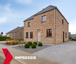 eze nieuwe en ruime gezinswoning in Wijchmaal is perfect gelegen voor wie rustig wil wonen in een kindvriendelijke omgeving, met scholen,...